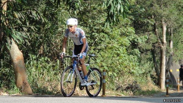 搶先爆....100年全運男子公路賽照片(楓坑路段)!!!