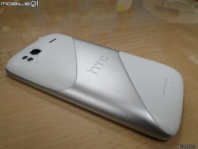 第一次開箱PO文htc 白色感動機殼