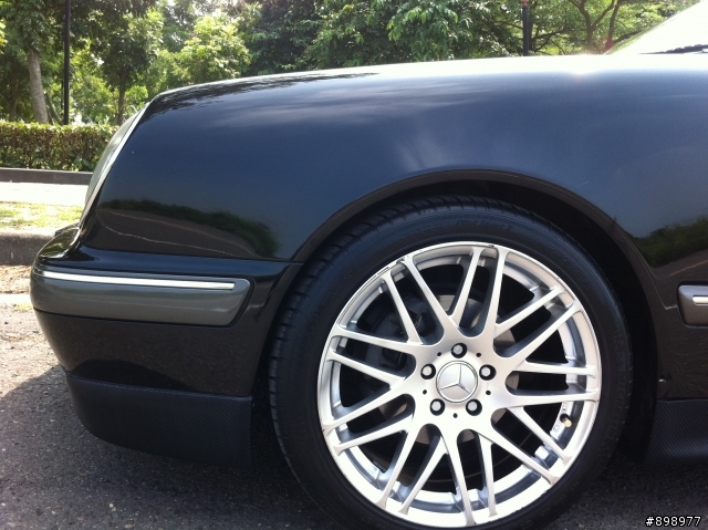 W210 Carlsson look 下包包覆卡夢貼紙 (看慣新車者請勿進入)