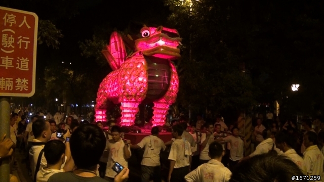 高雄左營萬年祭之 "迎火獅"