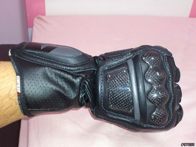 [開箱] 丹尼斯 長手套  DAINESE   GUANTO STEEL CORE CARBON
