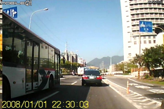 10/24今早被逼車了---這款公車司機~~唉