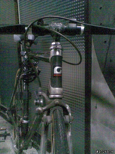 請問有人知道這台車神麼車?感覺像碳纖維,又像鋼管???朋友遷去車行,老闆說要收5萬元,感覺朋友在虎濫耶