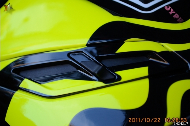[開箱]首發第二頂AGV GP-TECH Rossi Winter Test 2010 冬季測試帽