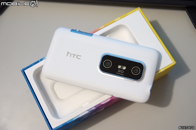 [開箱]全台第一支白色HTC EVO 3D...亞太電信