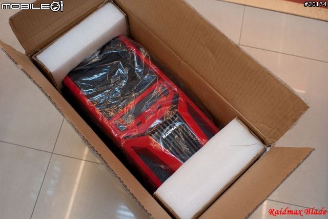 [開箱]Raidmax Blade黑紅巨劍機殼 外型犀利開箱