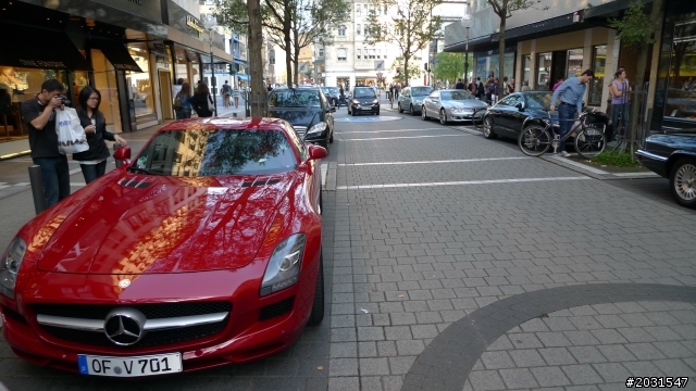 在德國遇到經典(300SL), 跟經典的淬化(SLS)