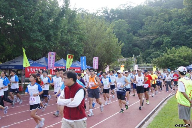 2011貓空路跑隨手拍~有土城財哥您的照片