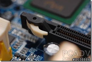 主機板 GA-EP43-DS3L的pci-e插槽卡榫斷裂遺失
