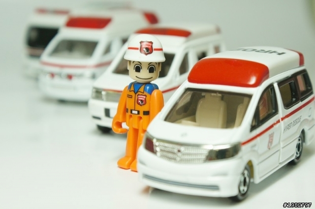 [ TOMICA ] 救援現場的白色希望-救護車系列