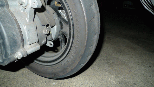 麻煩有使用過普利司通BT-39SS這條輪胎的車主們看看！