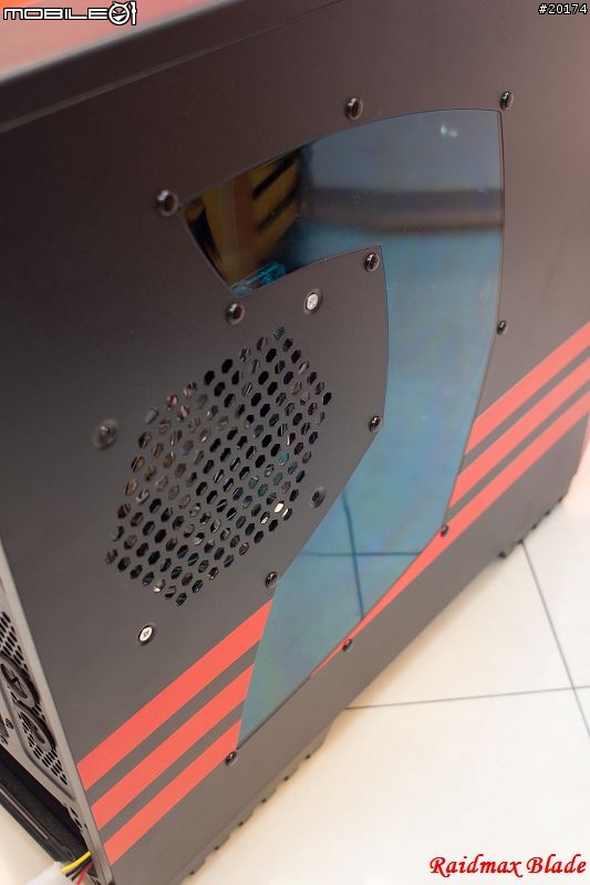 [開箱]Raidmax Blade黑紅巨劍機殼 外型犀利開箱