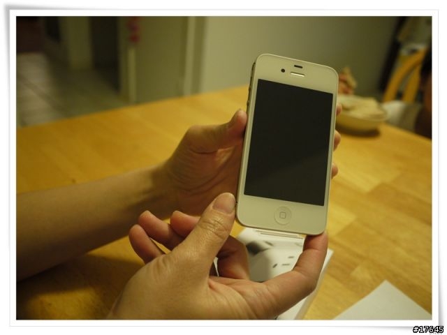 iPhone 4s 開箱+Siri 簡測 (大人vs小孩)