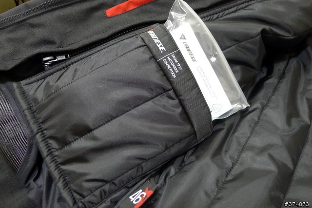 開箱-DAINESE G. XANTUM D-DRY 冬季防寒防摔衣