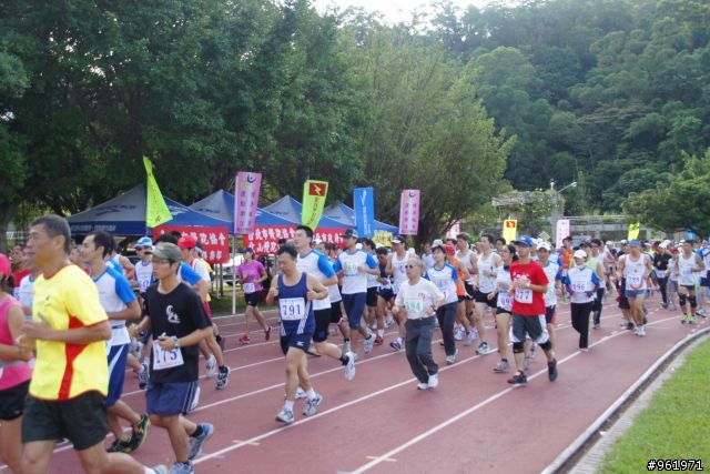 2011貓空路跑隨手拍~有土城財哥您的照片