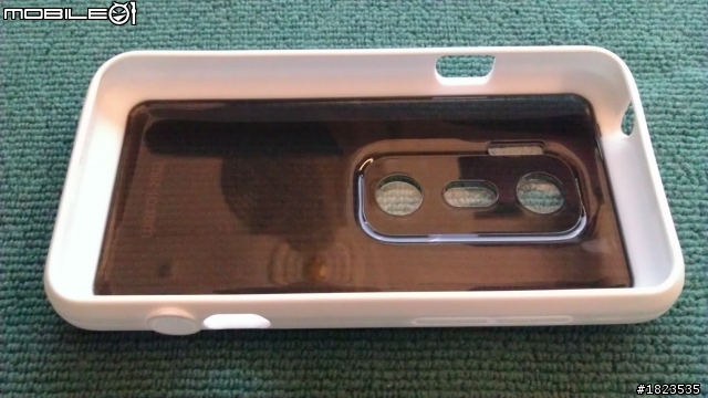 Metal-Slim HTC EVO 3D保護組(白+透明黑)試用心得
