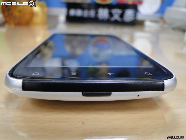 第一次開箱PO文htc 白色感動機殼