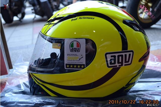 [開箱]首發第二頂AGV GP-TECH Rossi Winter Test 2010 冬季測試帽