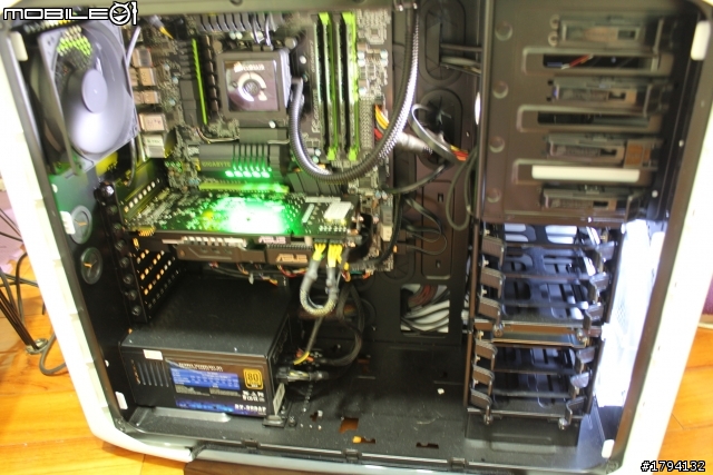 我的電腦新組裝~海盜600T + 海盜水冷H100 (圖少