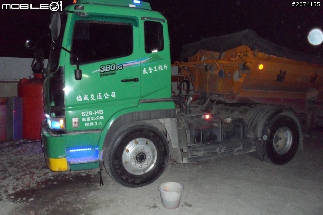 Camry運動版我來了..圖很少別介意..為了各位大大要求新增連結車內裝