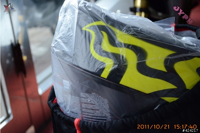 [開箱]首發AGV GP-TECH Rossi Winter Test 2010 冬季測試帽