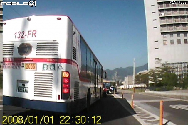 10/24今早被逼車了---這款公車司機~~唉