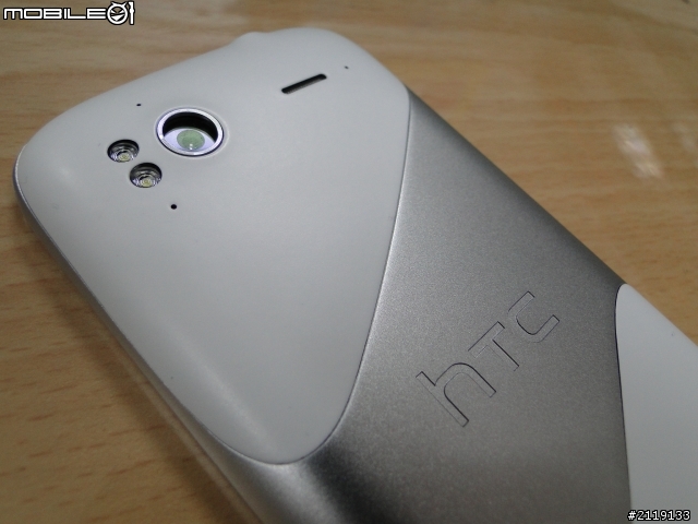 第一次開箱PO文htc 白色感動機殼