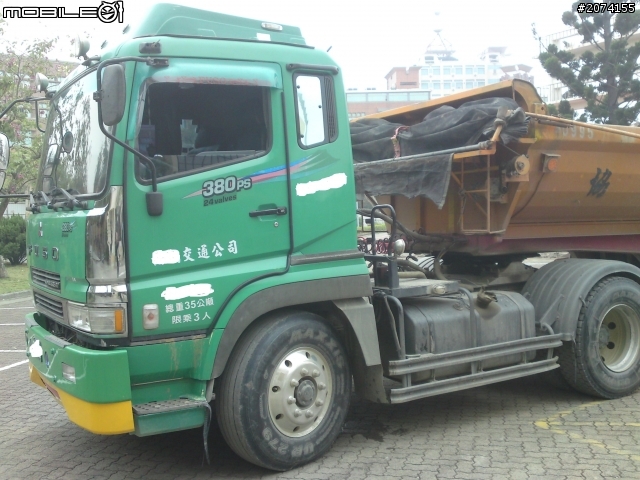 Camry運動版我來了..圖很少別介意..為了各位大大要求新增連結車內裝
