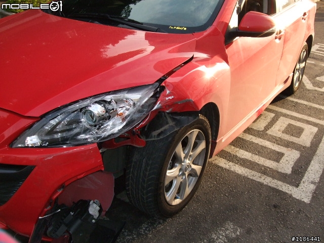 車禍了~對方車小傷,我的小紅馬重傷....