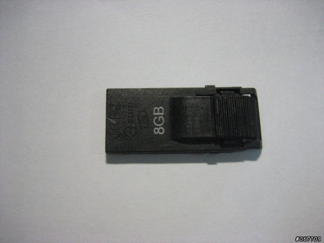 今天撿到1個8G隨身碟，碰運氣找失主。