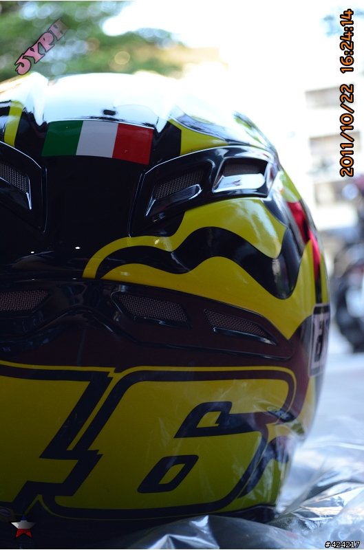 [開箱]首發第二頂AGV GP-TECH Rossi Winter Test 2010 冬季測試帽