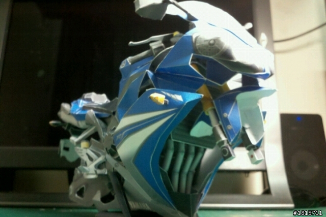 野人獻曝，第一次做紙模─YAMAHA YZF-R1(藍)