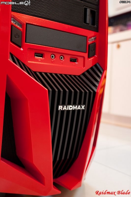 [開箱]Raidmax Blade黑紅巨劍機殼 外型犀利開箱