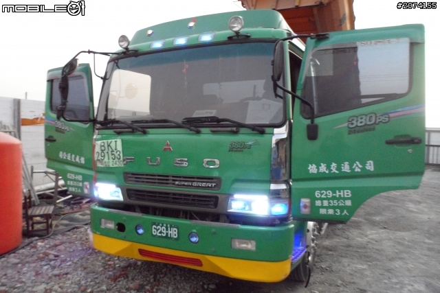 Camry運動版我來了..圖很少別介意..為了各位大大要求新增連結車內裝