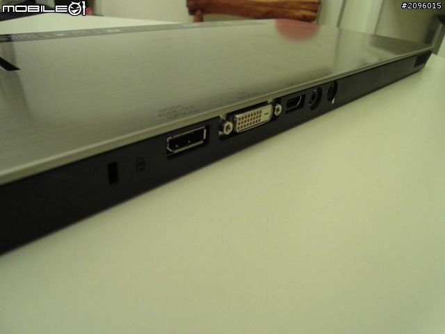 不對稱型不型 - 螢幕界的名模 Samsung SA950