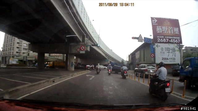 闖紅燈 + 違規左轉