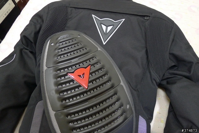 開箱-DAINESE G. XANTUM D-DRY 冬季防寒防摔衣