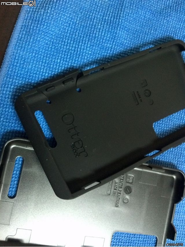 ME863/milestone3開箱-[10/21]補上otterbox硬殼開箱與實裝圖
