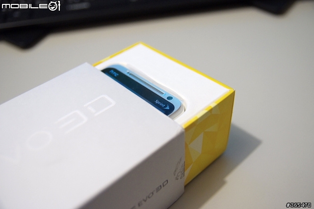 [開箱]全台第一支白色HTC EVO 3D...亞太電信