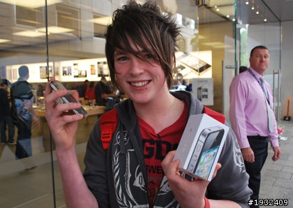 [外電消息] iPhone 4S澳日開賣 週末銷售量可能達四百萬支