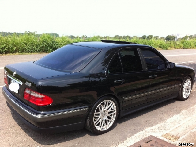 W210 Carlsson look 下包包覆卡夢貼紙 (看慣新車者請勿進入)