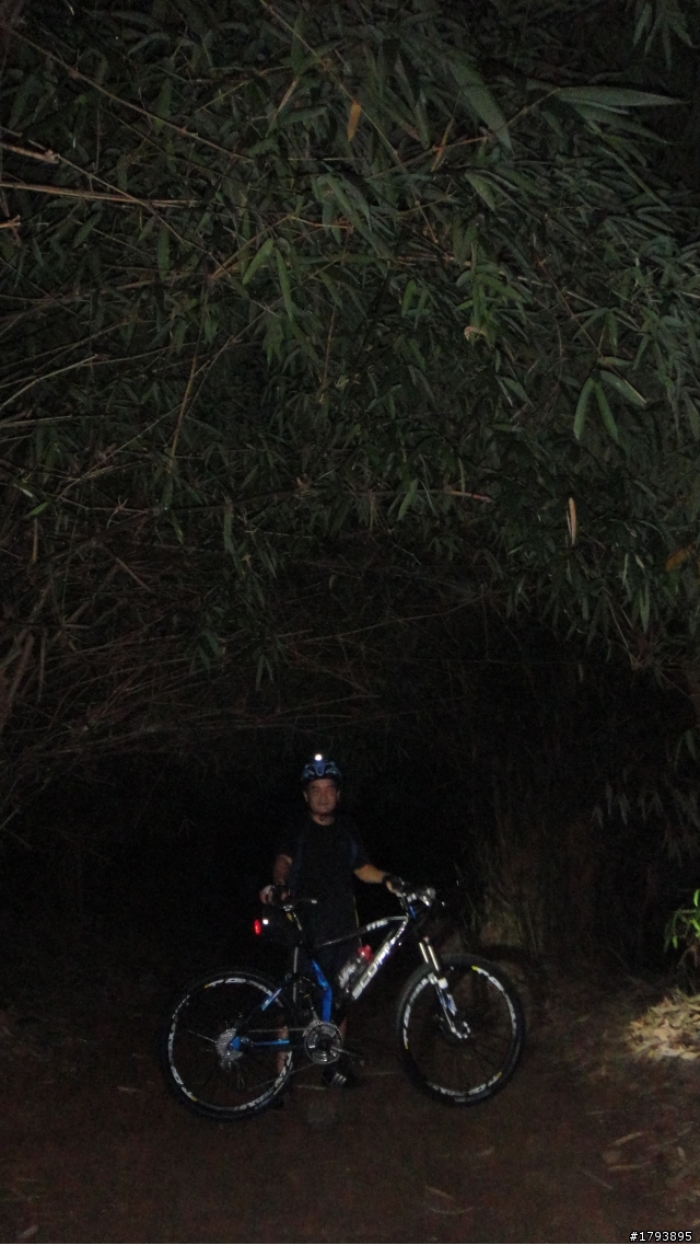 月黑風高  "三傻"  夜騎礦區