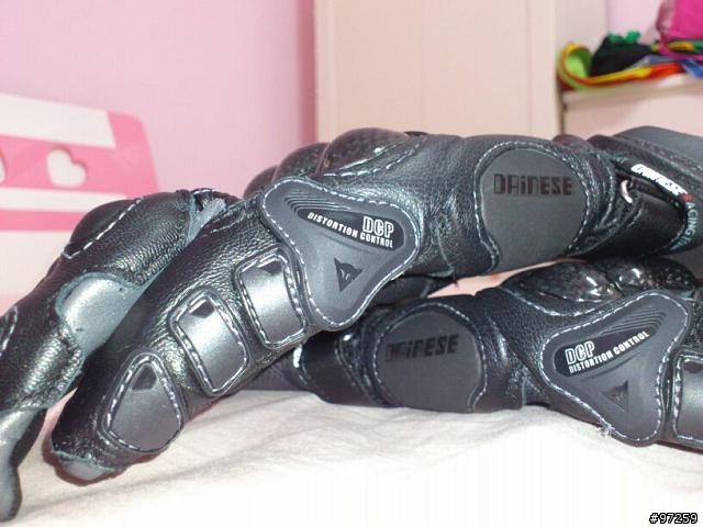 [開箱] 丹尼斯 長手套  DAINESE   GUANTO STEEL CORE CARBON
