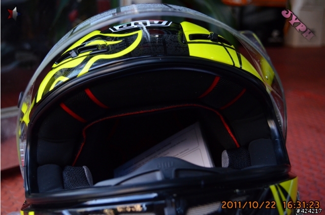 [開箱]首發第二頂AGV GP-TECH Rossi Winter Test 2010 冬季測試帽
