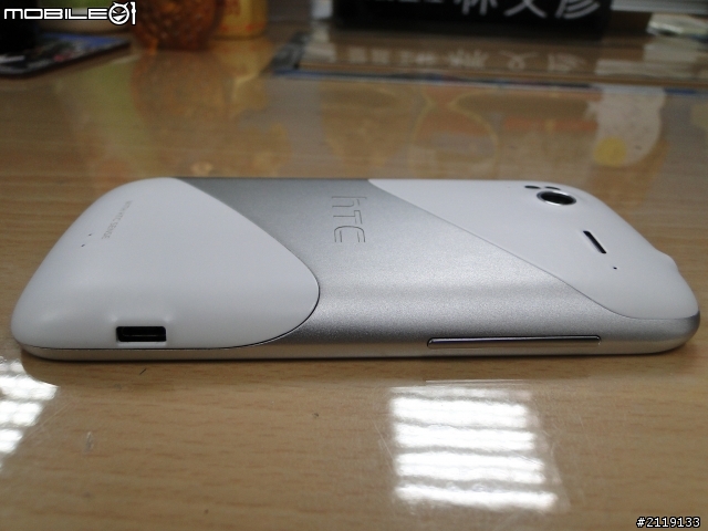 第一次開箱PO文htc 白色感動機殼