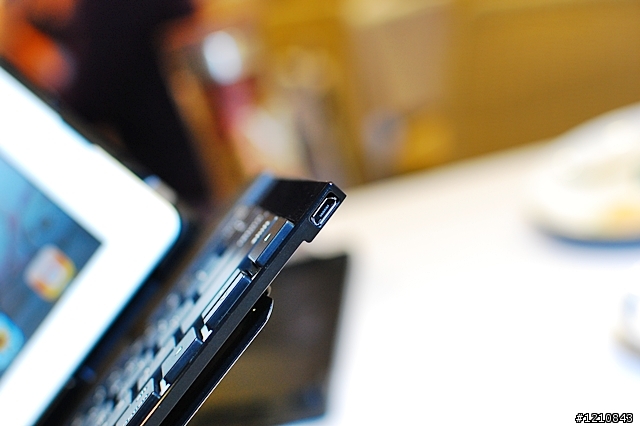 正妹與阿愣的相遇- 羅技超完美IPAD2配件體驗分享