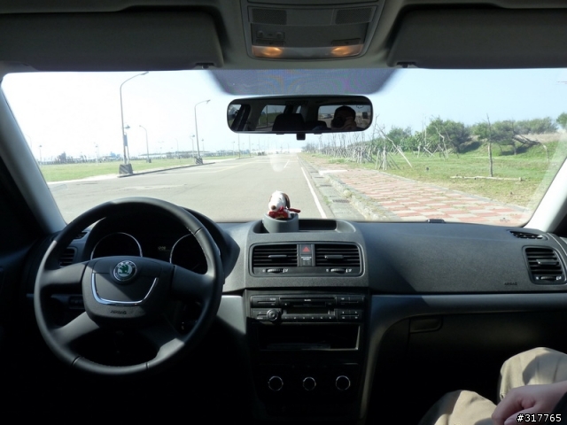 [不專業開箱文] 雪怪 Yeti 1.2 TSI 鉑金灰