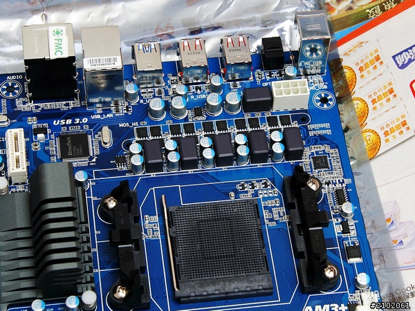 分享巴扣牌推土機、中文Win8系統蹦出新滋味(新增空冷hyper 612 pwm基本、大超5G溫度)