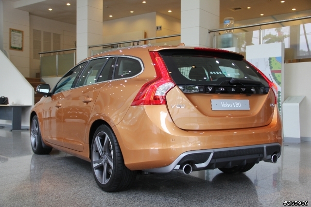 V60 T5 R-Design展示車