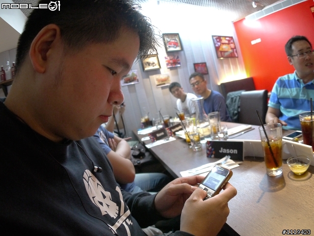 【批著N9的外衣強力現身台灣】 Nokia的最新芒果手機 Lumia 800